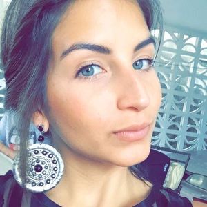 Meet your Posher, Elianiz